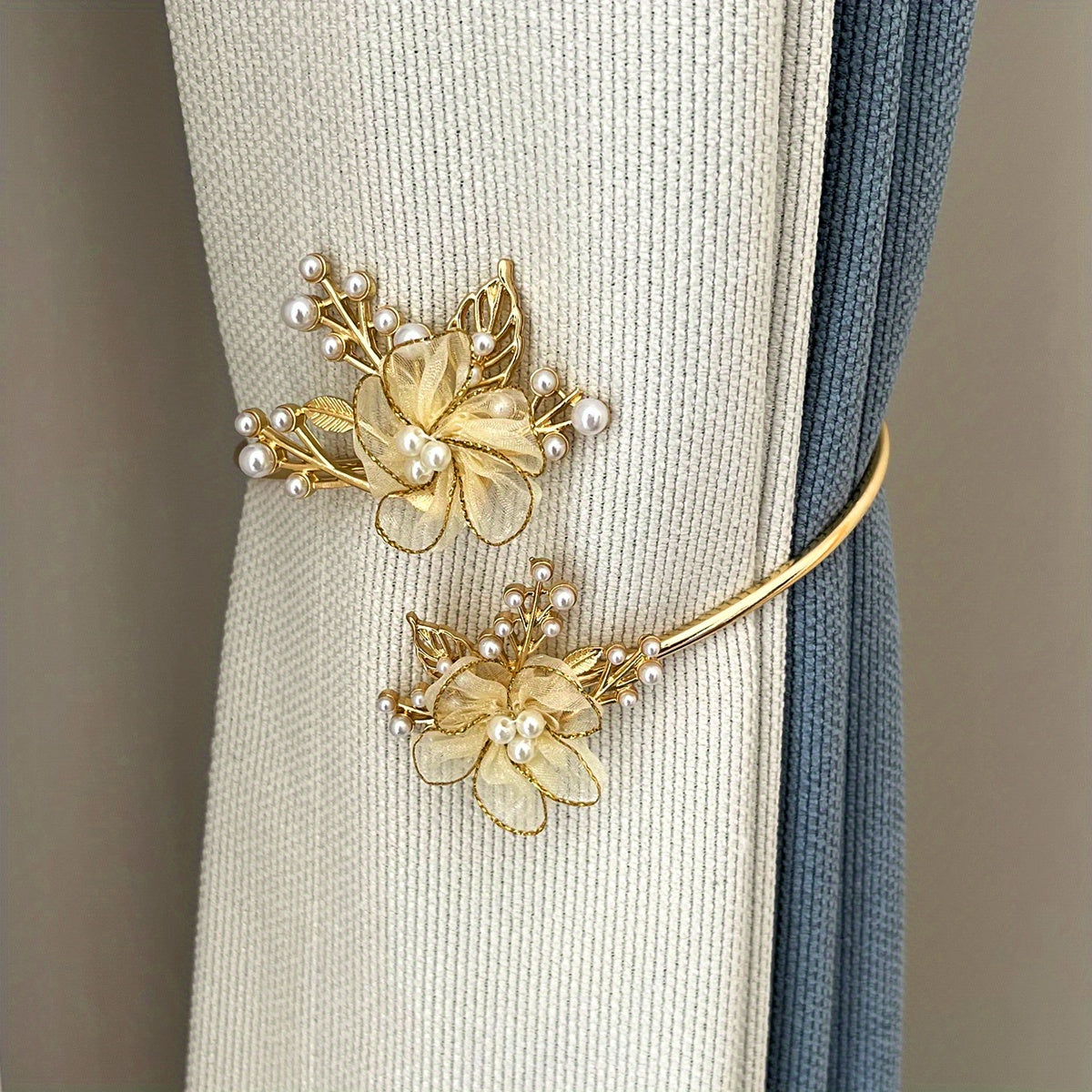 Attache rideau Elégante fleur & perles - Accessoire décoratif pour intérieur raffiné